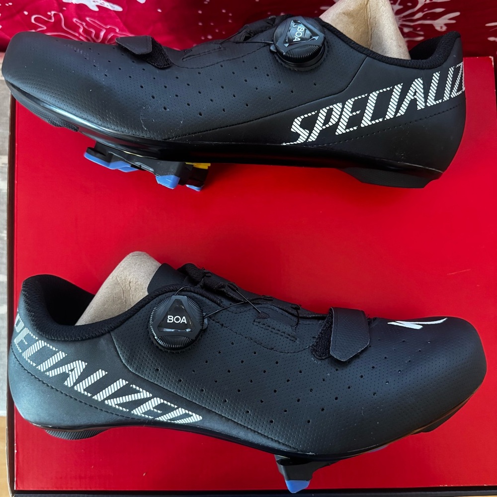New never worn Specialized Torch 1.0 road shoes 9.5 US 43 EU with bindings